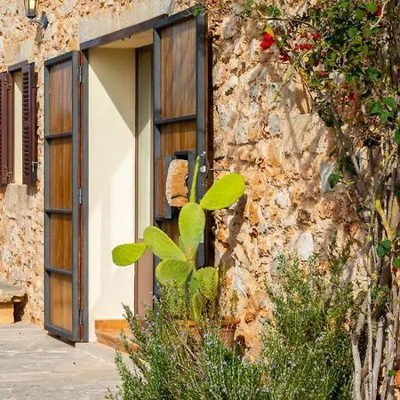 Finca Serral Petit * Llombarts